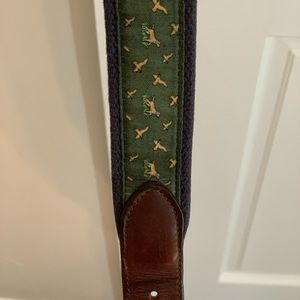 Men’s vineyard vines belt.